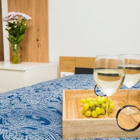 Apartman Fort63 *